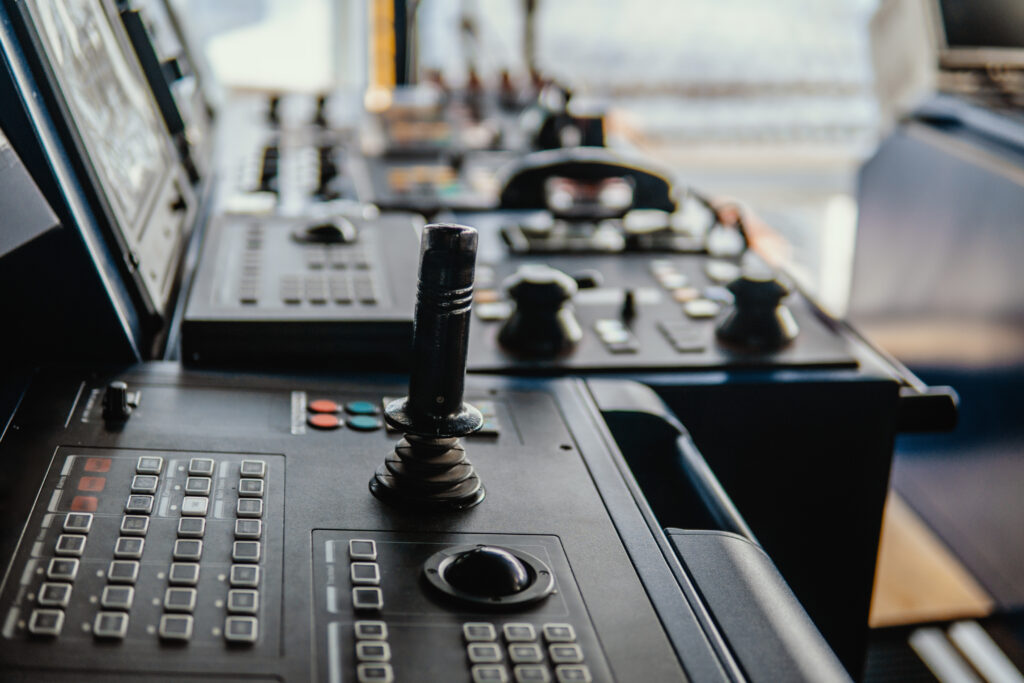 Dynamic positioning controls on vessel